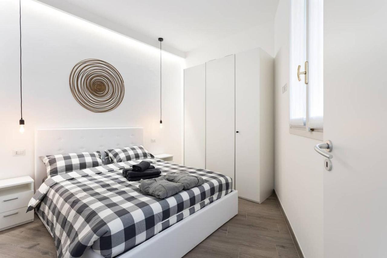 Modern And New Flat In Duomo Area Apartment Milano Ngoại thất bức ảnh